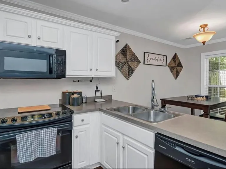 108 Courtyard Homes Dr — Photo 7