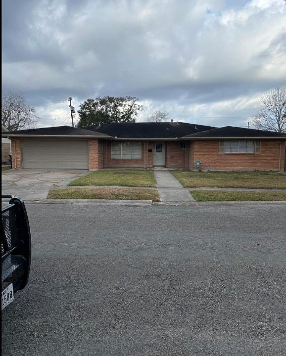 1st image of 406 Montclair Dr