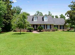 258 Lovers Ln, Ocean Springs, MS 39564