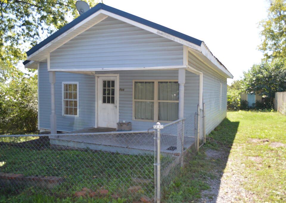 1st image of 205 W Waterworks St