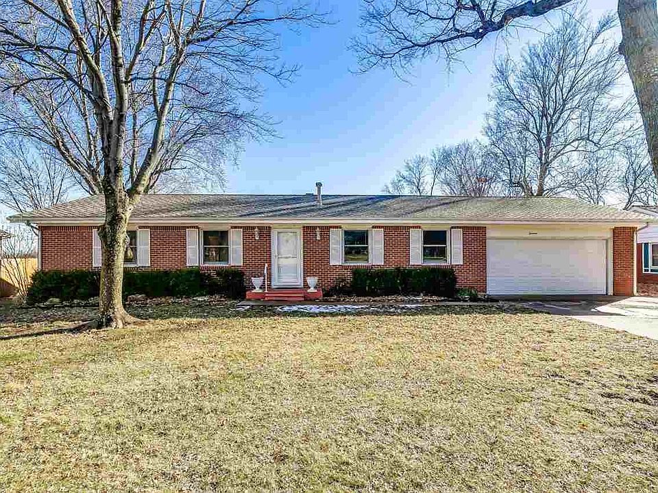 1st image of 13 Fleetwood Dr