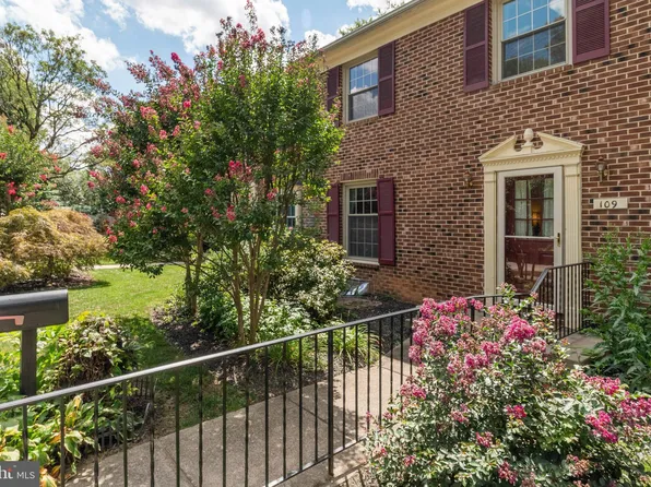 109 Fireside Cir, Baltimore, MD 21212