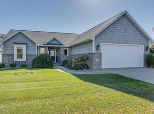 845 Whisper Falls Ln, Menasha, WI 54952