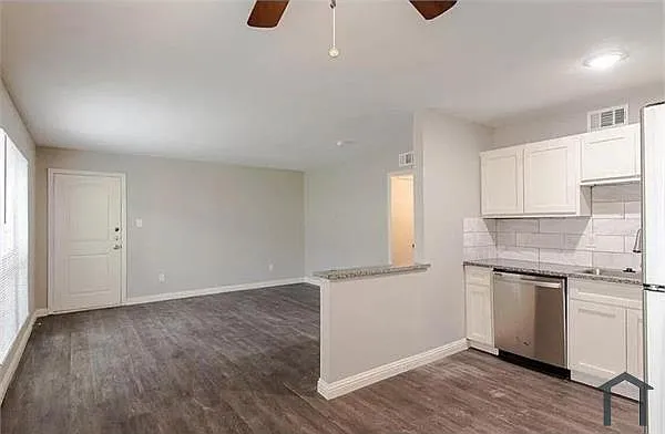 2 bed, 800 sqft, $1,700 — Photo 2