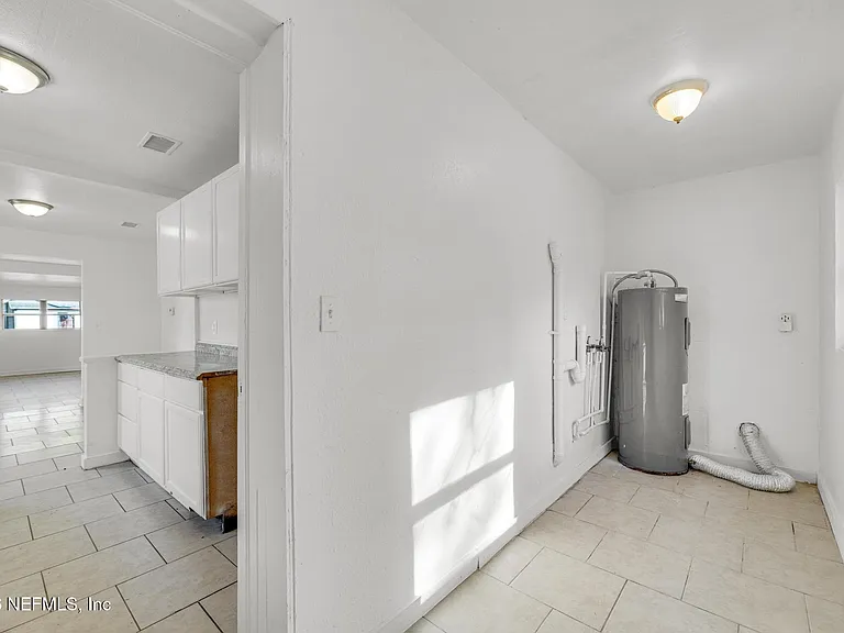 1830 W 27th St — Photo 11