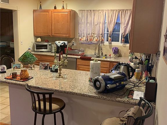 4th image of 23639 Vanowen St