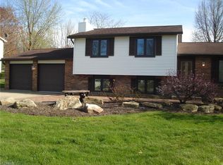 224 Greenbriar Dr, Cortland, OH