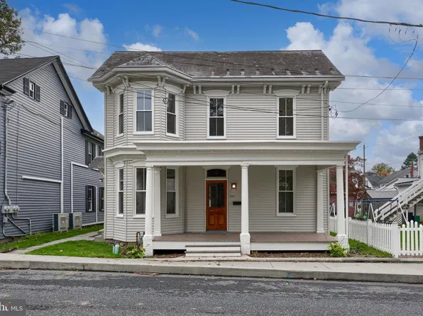 55 Marietta Ave, Mount Joy, PA 17552