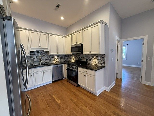 1st image of 2067 Barnum Ave APT 1