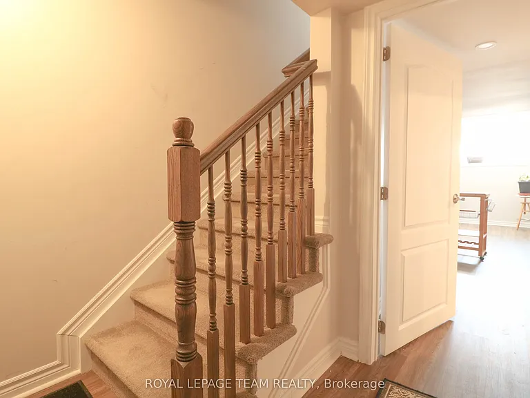 626 Albion Falls Dr — Photo 2