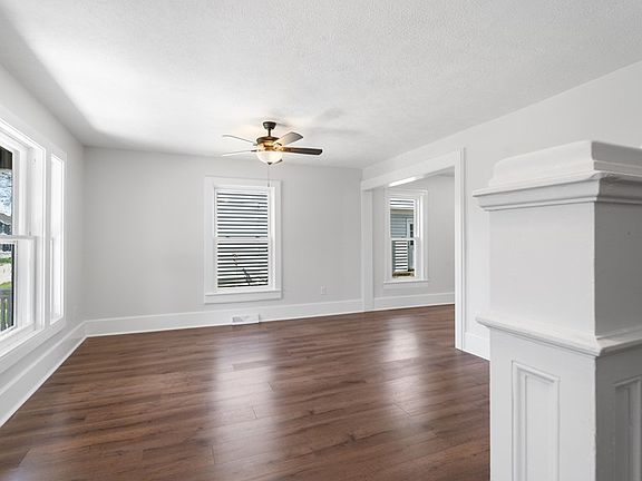 3rd image of 516 W Elm St