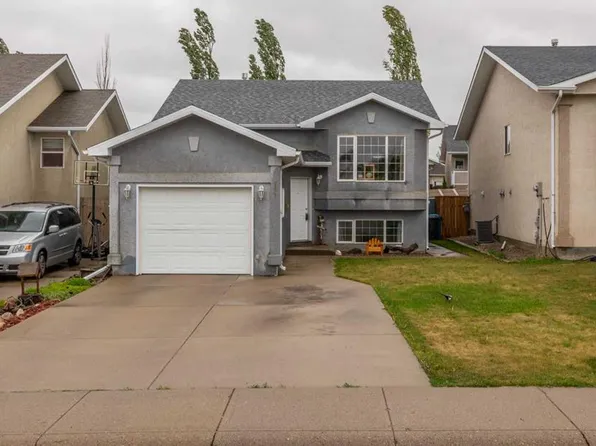 781 E Red Crow Blvd W, Lethbridge, AB T1K 7M4