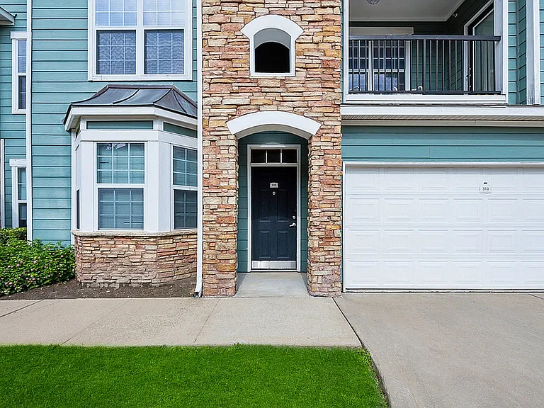 One, Two, and Three Bedroom Apartments in Plano, Texas