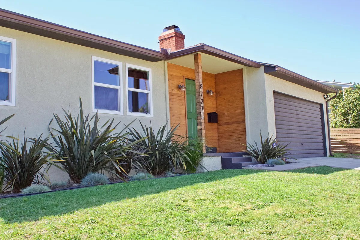 Building Photo - 8727 Glider Ave