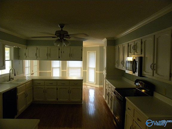 3rd image of 130 Hartington Dr
