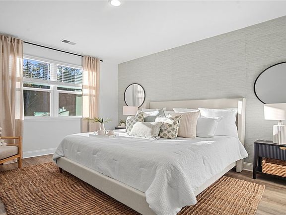 3rd image of 1074 Bergamot Road