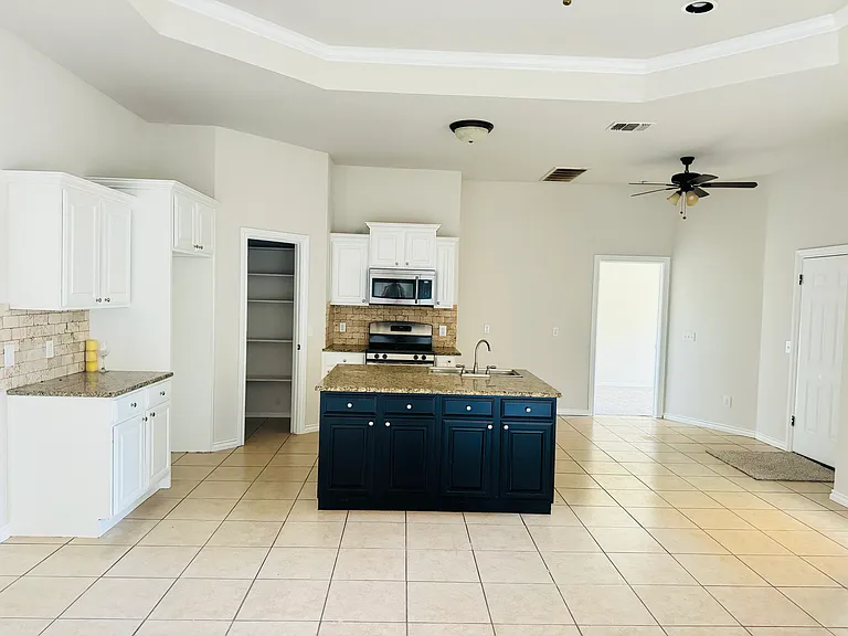 12136 SW 12th St — Photo 3