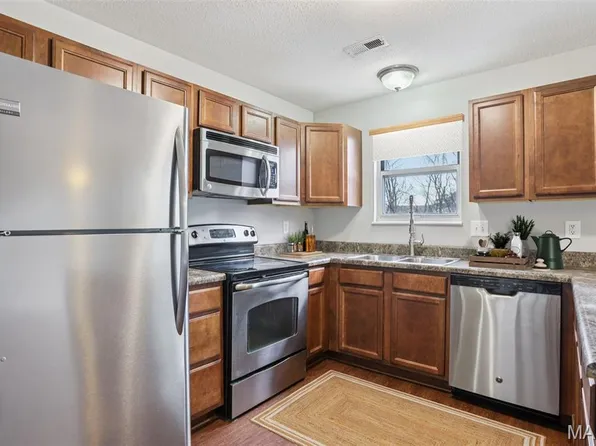 1361 Forest Creek Dr, Saint Peters, MO 63303