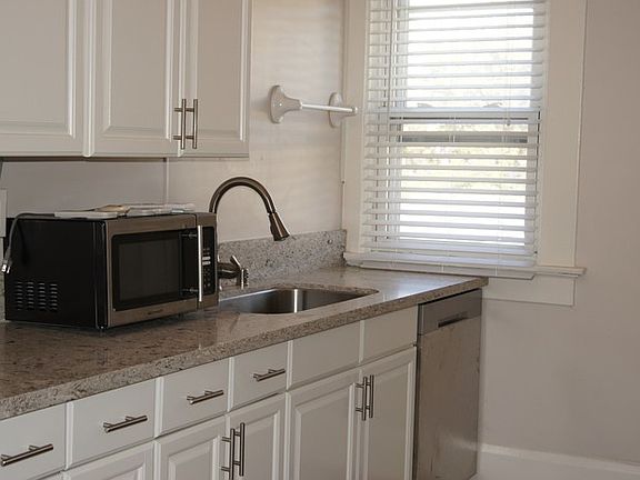 2nd image of 533 W Juniper St