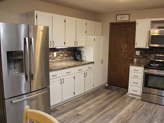 4th image of 1475 Country Club Ct