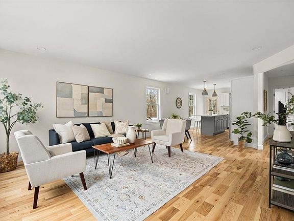 4th image of 567 Park St