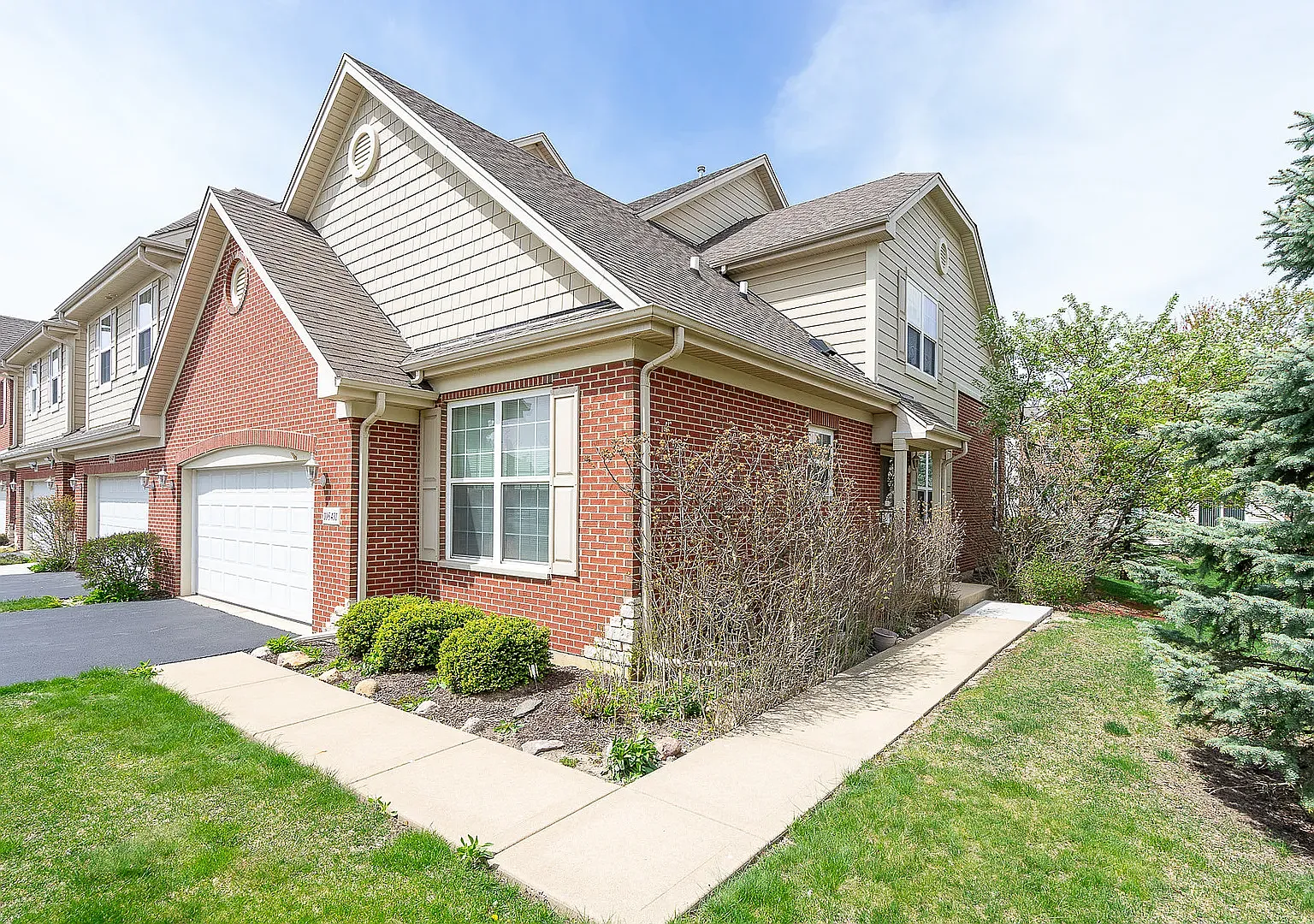 10S431 Carrington Cir, Burr Ridge — Photo 1