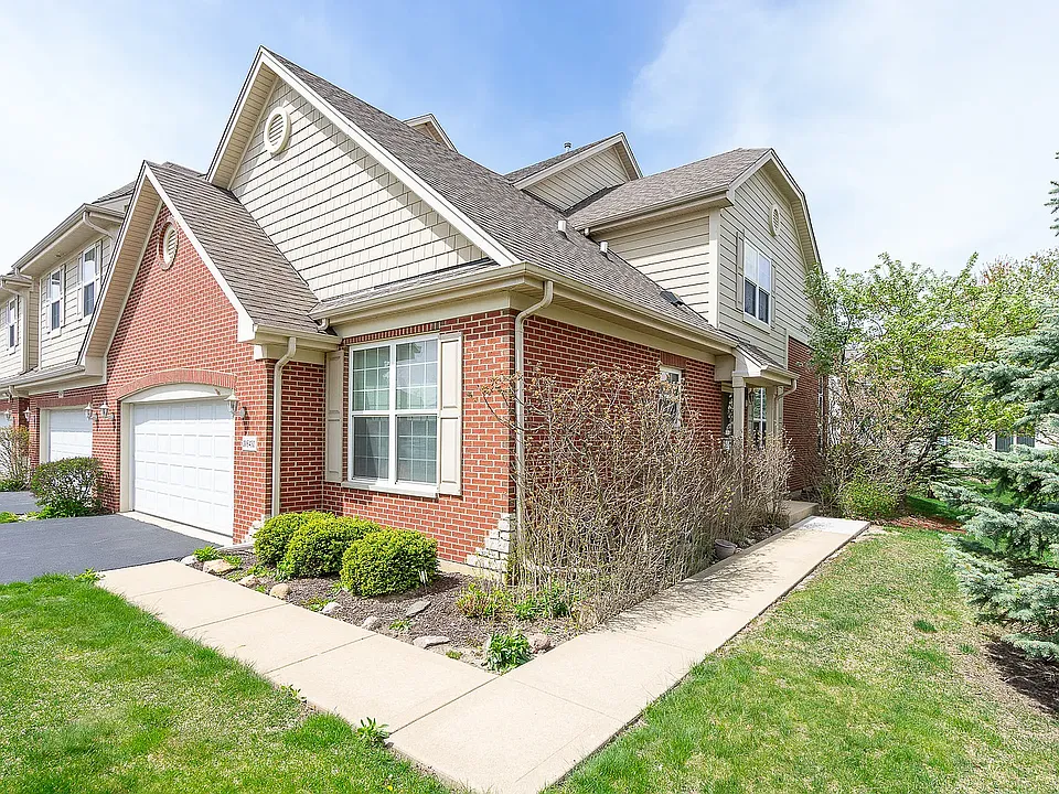 10S431 Carrington Cir
