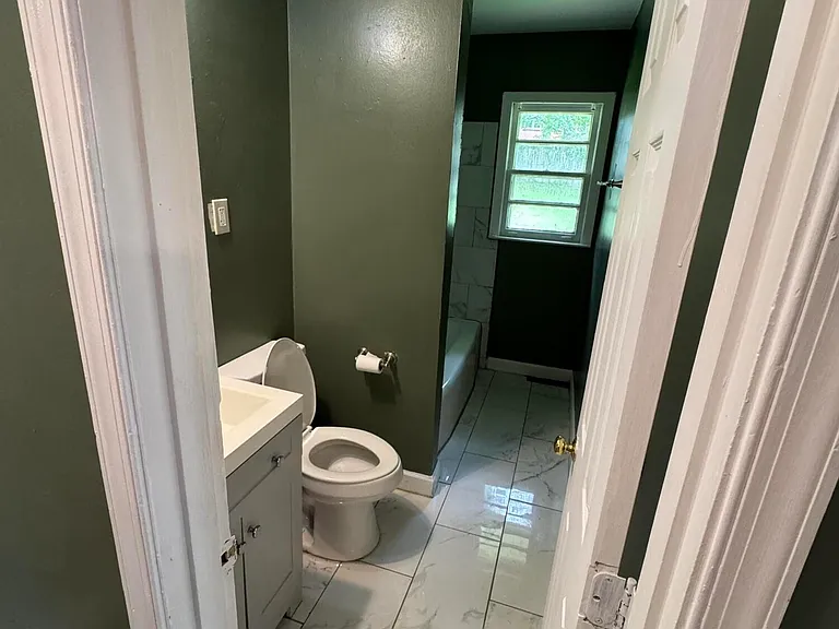 587 Arlington Rd — Photo 5
