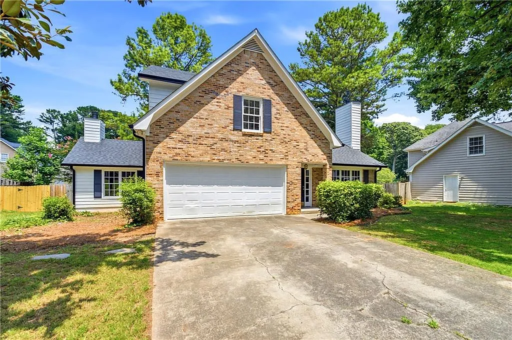 3 bed, 2.5 bath, 2246 sqft, $2,350 — Photo 3