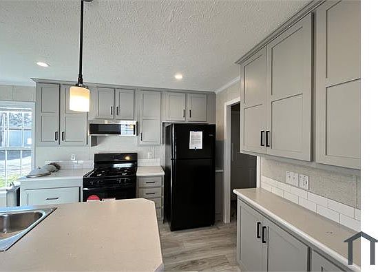3rd image of 12 Eagle Ave