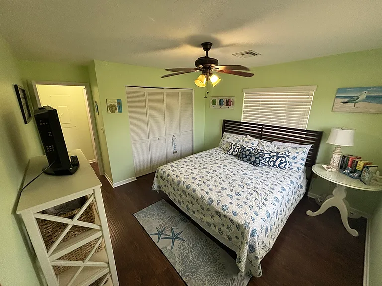 584 W Shore Dr — Photo 10