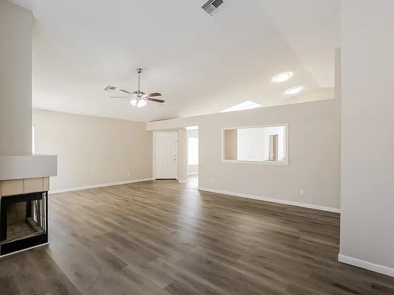 2732 W Gila Ln — Photo 5