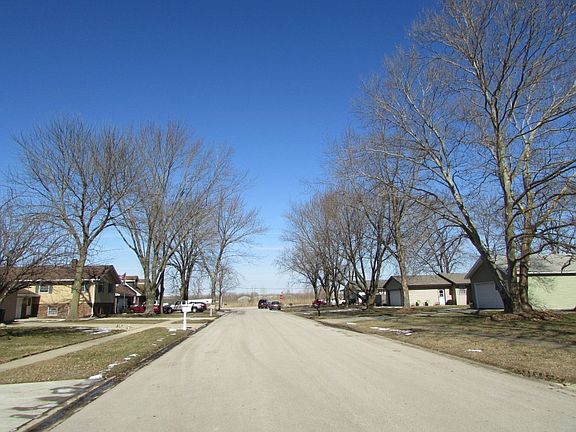 5th image of 490 N Shabbona St