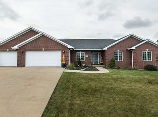 2525 Amber Ridge Dr, Dubuque, IA 52002