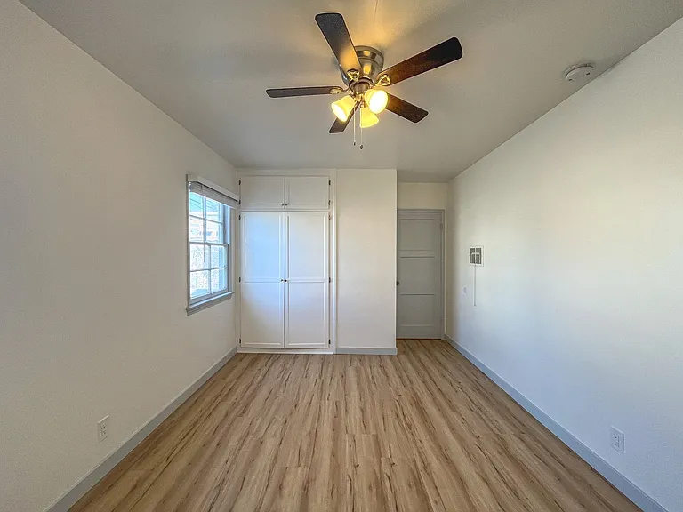 5919-5925 Crenshaw Blvd — Photo 13