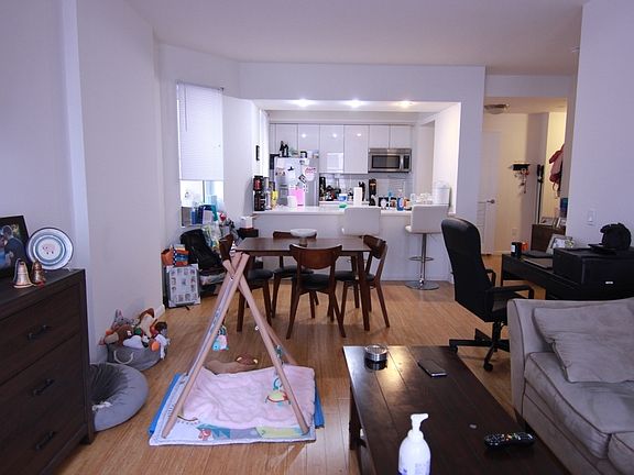 3rd image of 242 W 61st St APT 3e