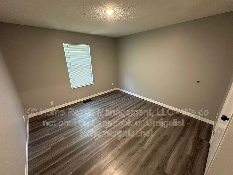 1615 Jackson Ave — Photo 11