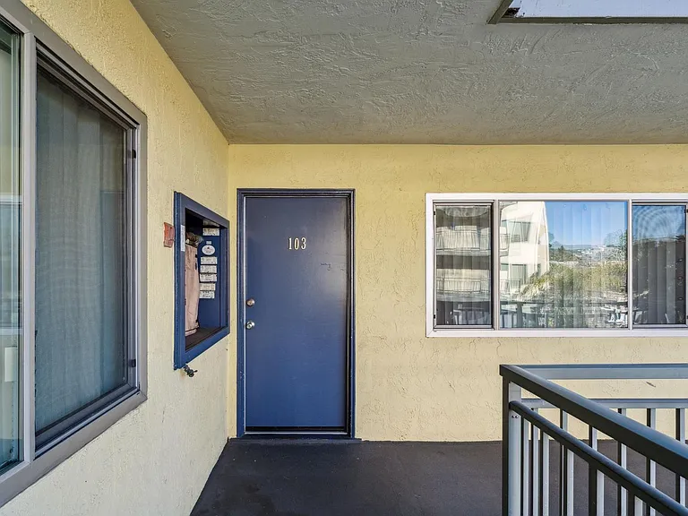 2p008 - Lake View East — Photo 16