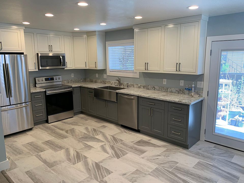 1st image of 955 Castlewood Dr APT 1