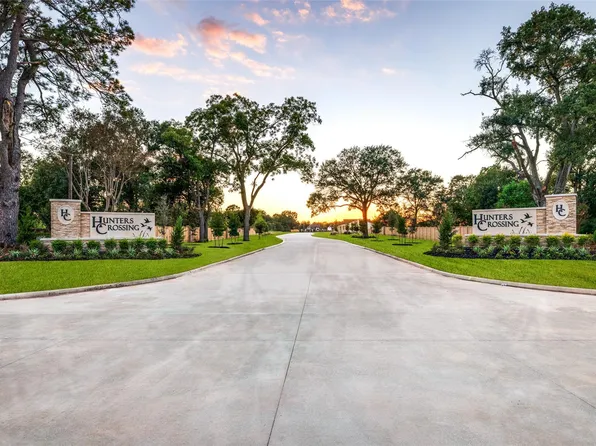 346 Covey Ln #B, Sealy, TX 77474