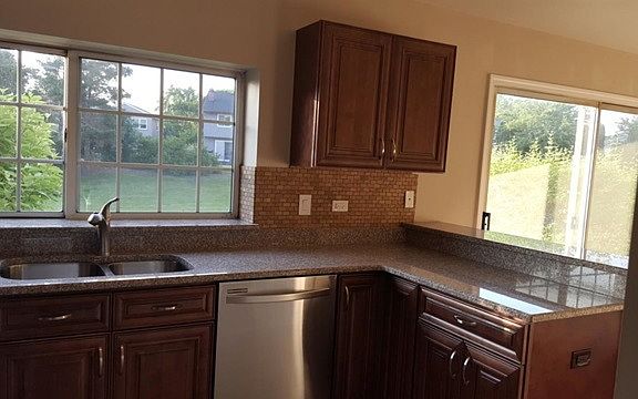 5th image of 252 E Shag Bark Ln