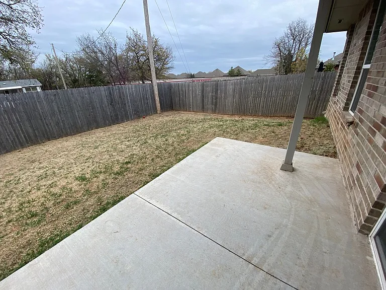 504 Martina Ln — Photo 37