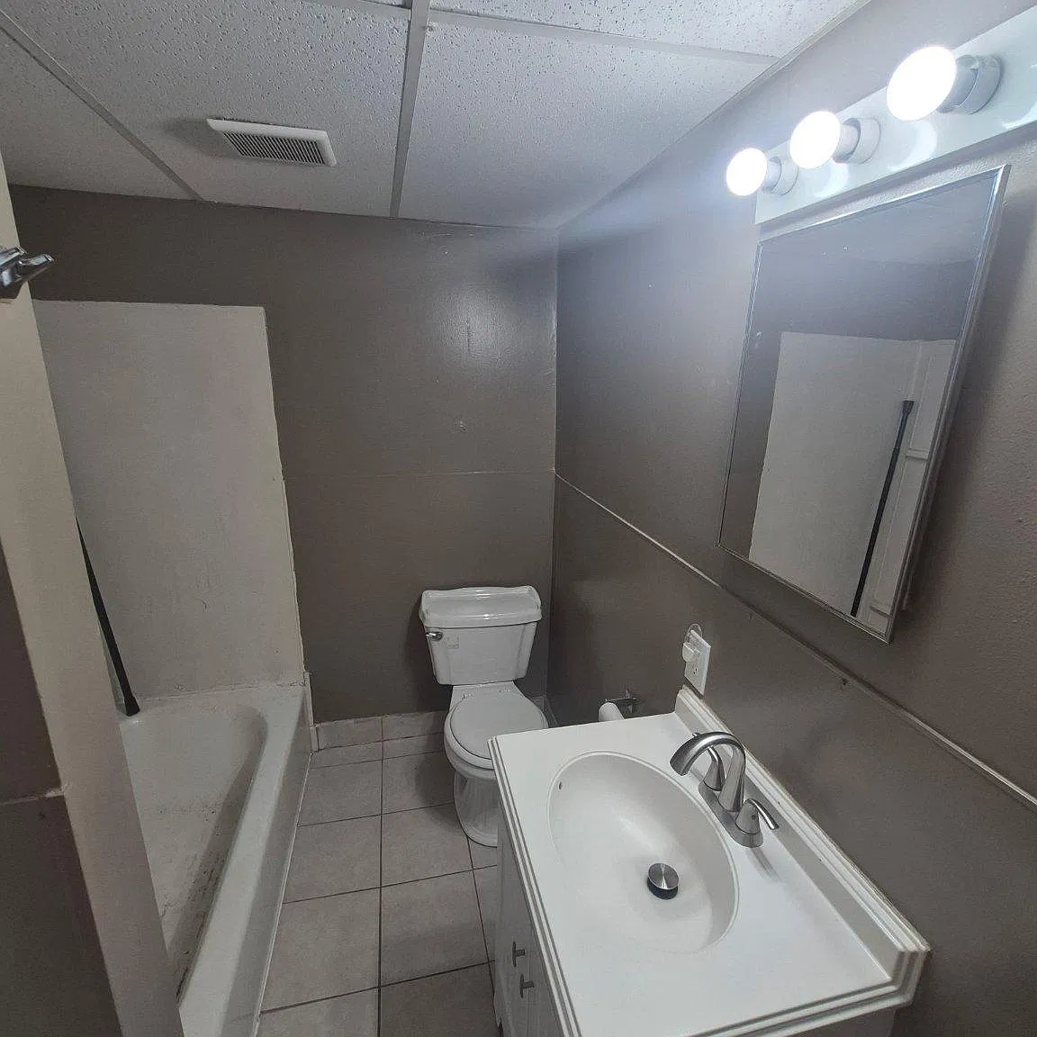 1 bed, 1.0 bath, 1200 sqft, $1,550 — Photo 2