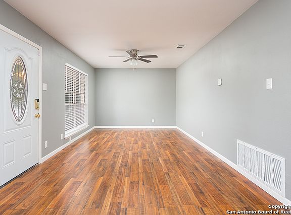 2nd image of 1655 Lone Oak Ave