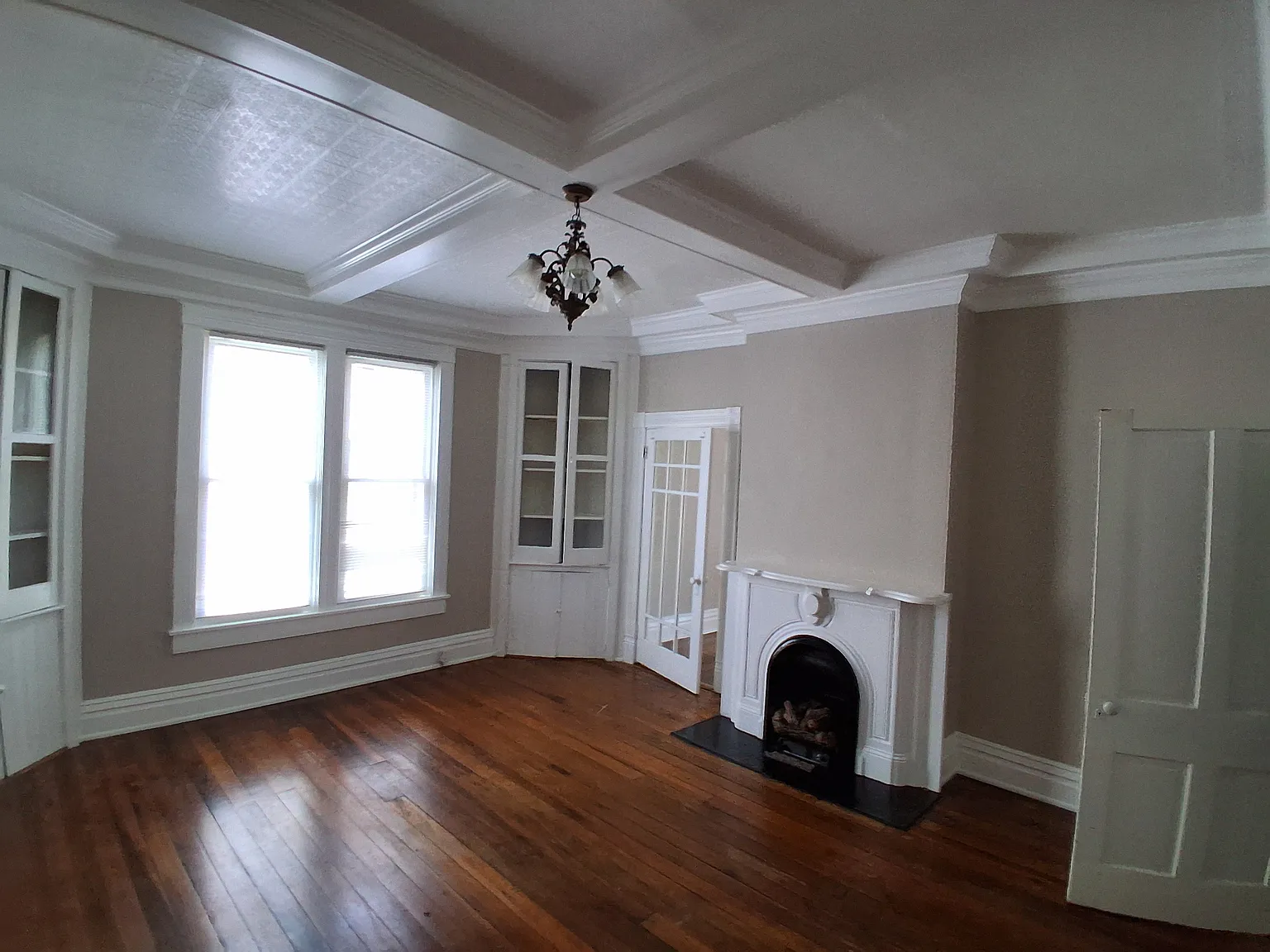 3 bed, 1.5 bath, 1150 sqft, $1,795 — Photo 3