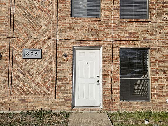 2nd image of 805 Bluebonnet Dr APT C