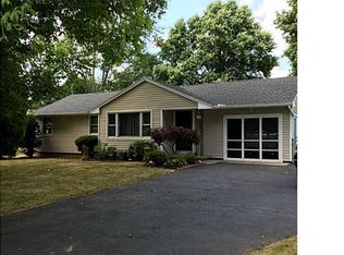 58 Shadmore Dr, Rochester, NY 14626