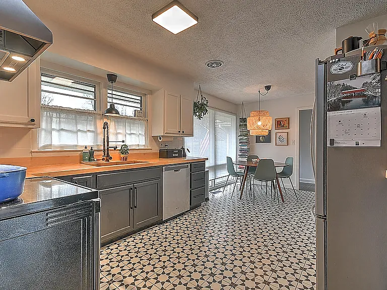 142 Hills Ave — Photo 17