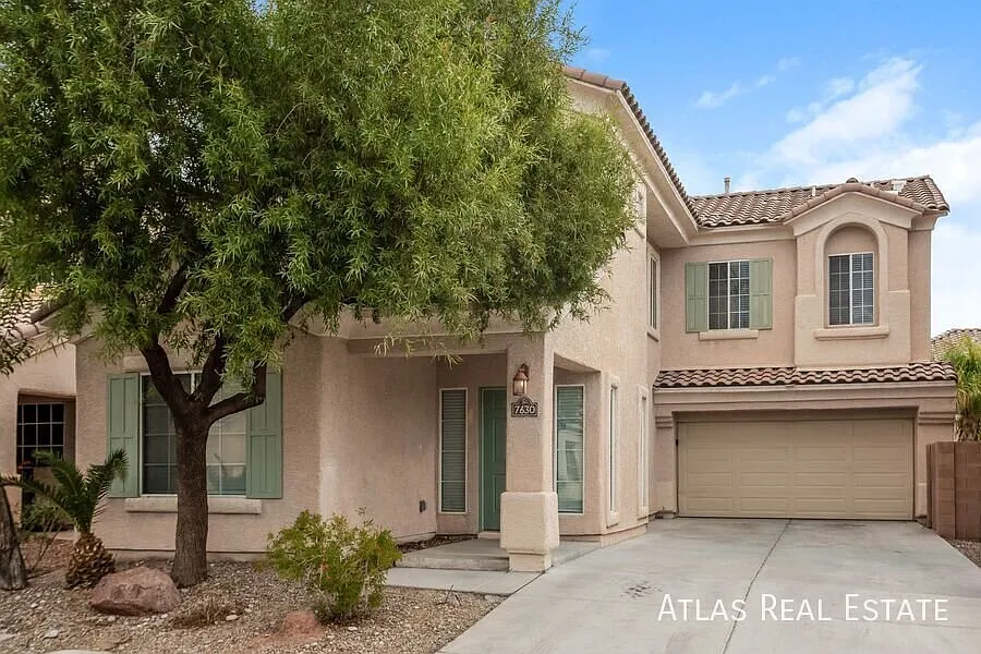 Ready For You To Move In! Bright & Spacious 3-Bedroom Home Near Farm Road And N. Grand Canyon Drive! — Photo 2