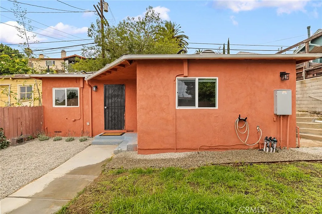 2 bed, 800 sqft, $3,850 — Photo 2